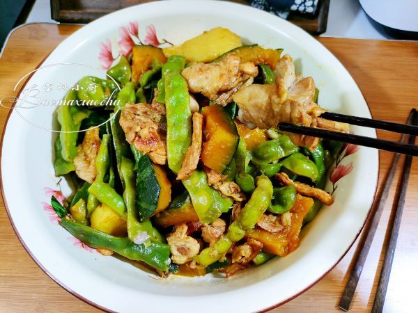 学会荤素一锅出~南瓜豆角炖肉，早餐不用愁