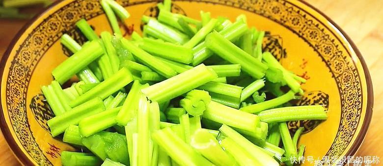 河南蒸面条好吃有窍门，详细步骤教给你，好看又好吃，太香了