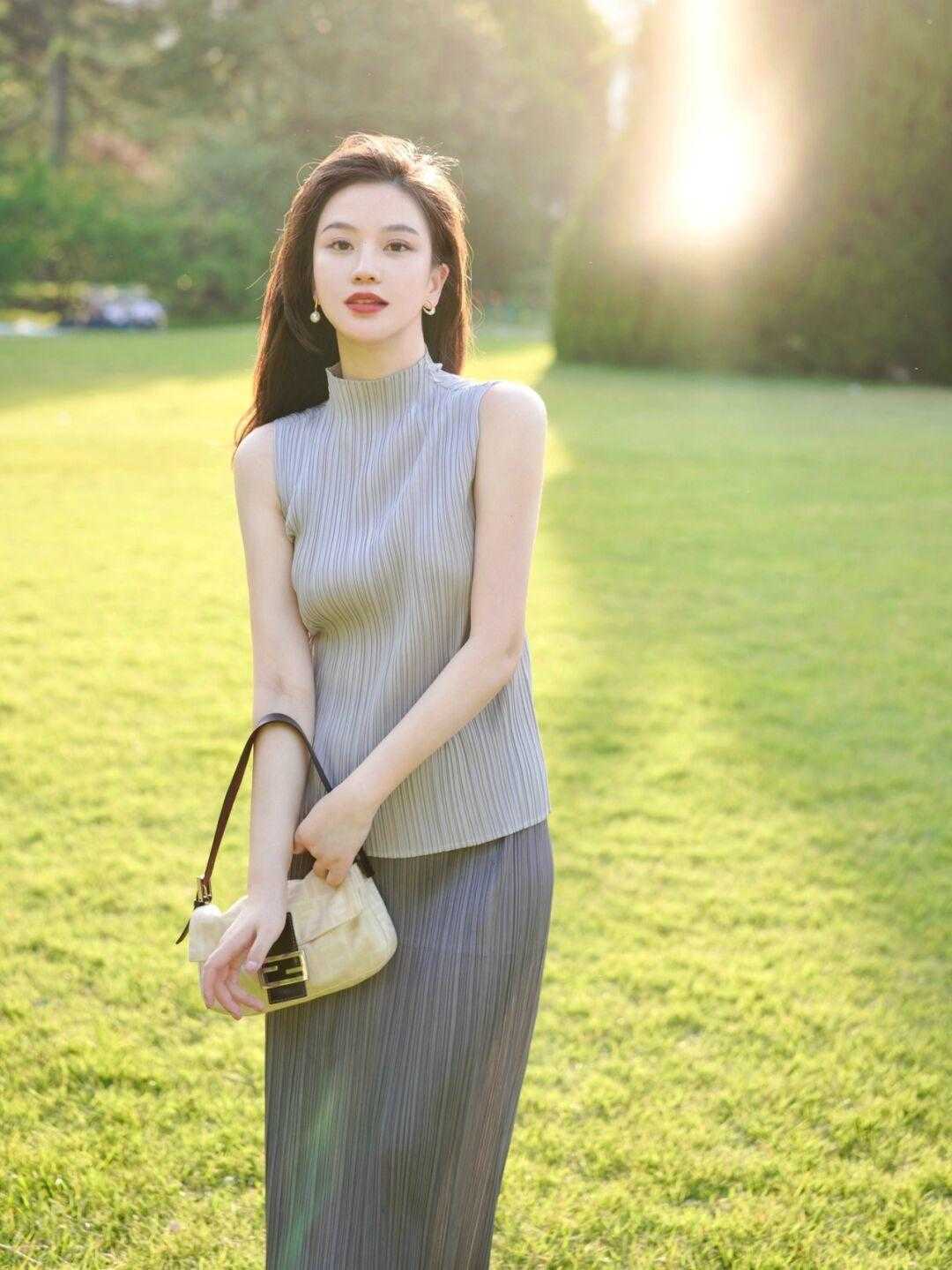 气质|既成熟优雅,又气质,这样的通勤穿搭更好看