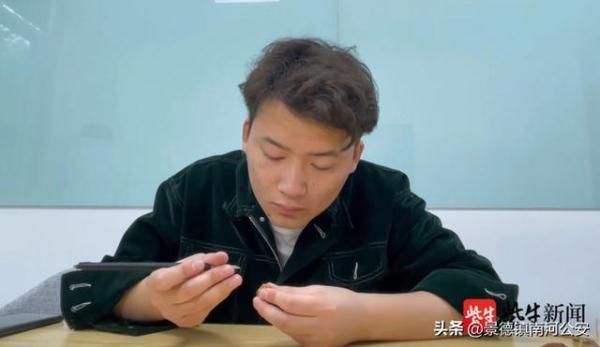 新闻记者|一套卖1.8万!“00后”大学生橄榄核雕西游记走红网络