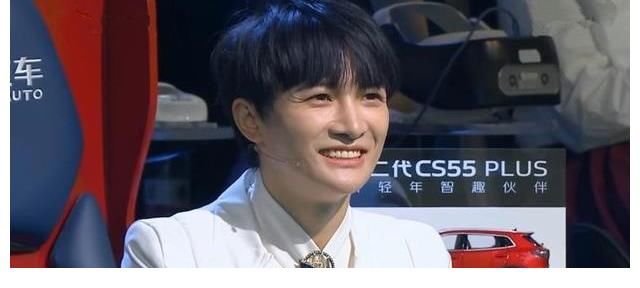 偶像周深參加《2060》錄制現(xiàn)場(chǎng)，粉絲當(dāng)場(chǎng)表白，高情商回應(yīng)引熱議