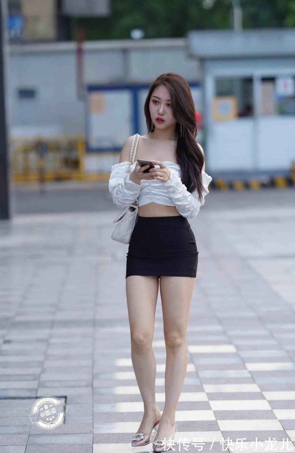 小个子 连衣裙可谓衣橱中的经典,搭配风格要追求别具一格,走路带风