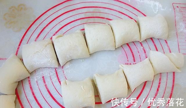 平底锅版的葱香烧饼，外酥里软又多层，按照这方法操作，一次成功！