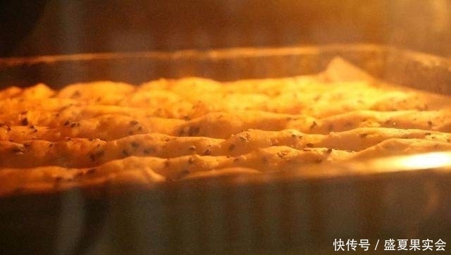  手机|看手机就可以啃得很享受的一款面包，约吗？