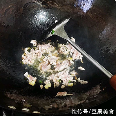 冬天的的味道，芥兰香菇炒肉丝不用烤箱照样能做
