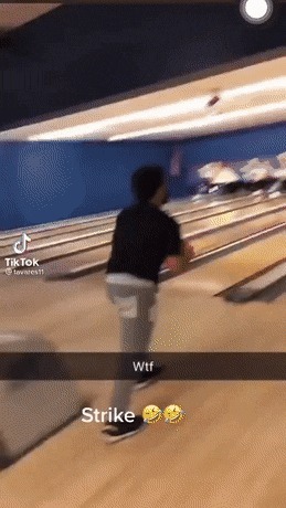 |搞笑GIF趣图你们人类都说生孩子难,养孩子难,为啥我就不觉得!