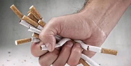 喜欢吸烟的人，若是身上有3处疼痛，可能肺部不太健康，劝你戒烟