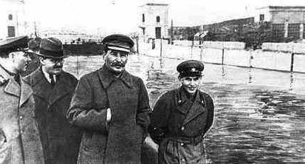 低头|斯大林死后，对其清算，他的财产让人羞愧低头