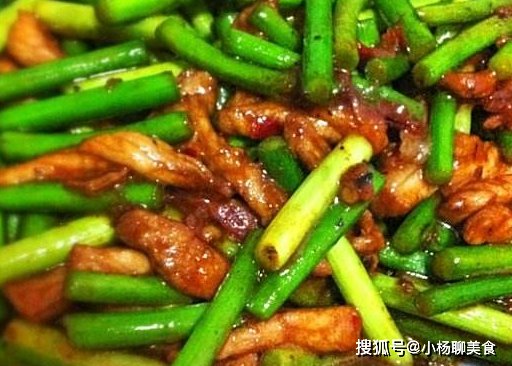 不管炒什么肉，直接下锅炒就不对，多做1步，肉滑嫩入味还不粘锅