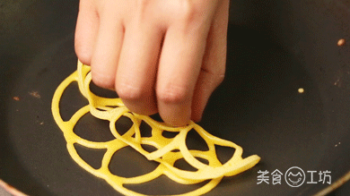 蕾丝|别吃鸡蛋饼了！平底锅就能做，简单到没机会失败