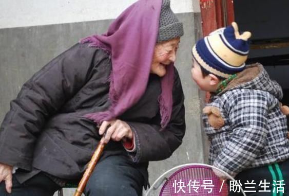 奶奶|妈妈带娃猛长个子,奶奶带娃就不长了?偷走娃身高“元凶”抓到了