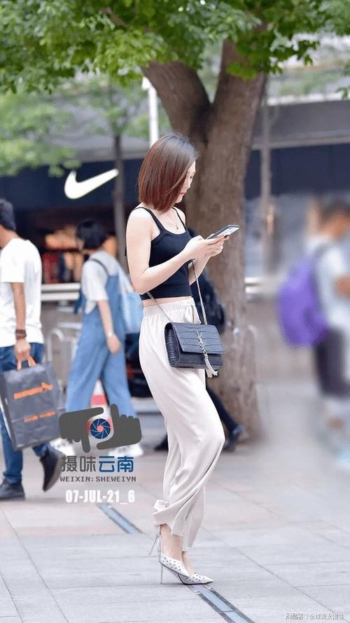 穿搭|阔腿裤宽松个性还很舒服，阔腿裤搭配高跟鞋，气场十足！