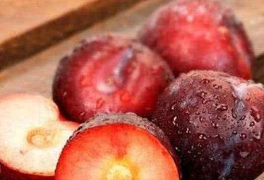  甜瓜|夏天最喜欢吃的四种水果，西瓜仅排第二名，最后一名女生最爱吃