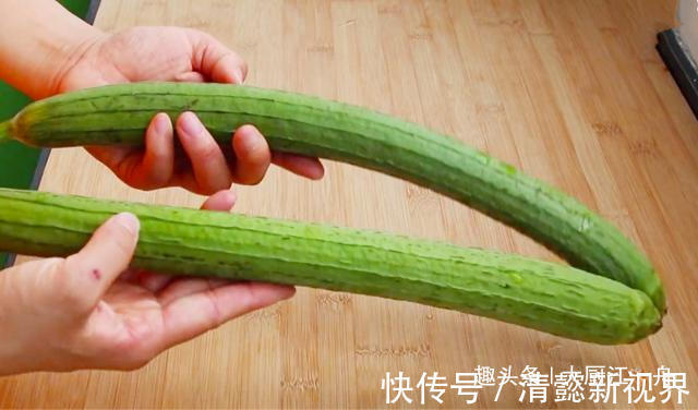 搅拌均匀|炒丝瓜时,很多人第一步就做错了,难怪炒的丝瓜发黑没食欲