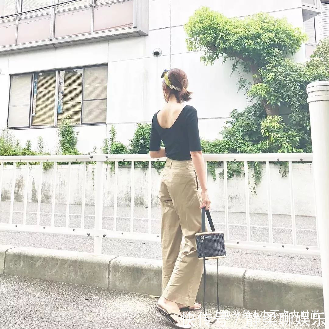 t恤|日本小个子妈妈初秋穿搭真显高!简约又气质,适合所有小个子!