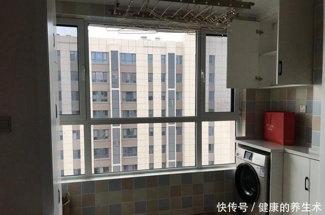 玄关|新房完工,进门就被玄关吊顶给美到了,真漂亮,不过电视墙也不错!