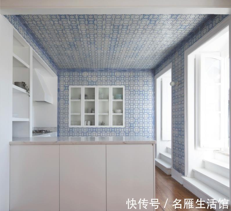 柜门|二次装修我早有盘算，厨房不装吊柜，墙面内嵌玻璃柜，细节太高明