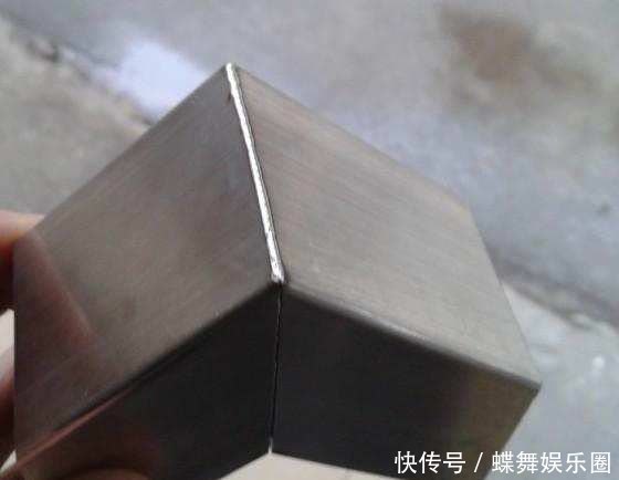 为什么两块金属在太空中接触会焊接在一起？