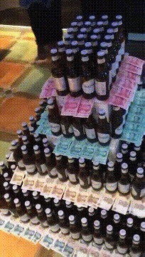 |搞笑GIF:小伙子,你不烫破几身衣服,你是不知道老妈又多狠啊