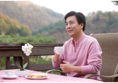 动作|男性过了45岁后,还能完成这3个动作,说明身体素质还不错