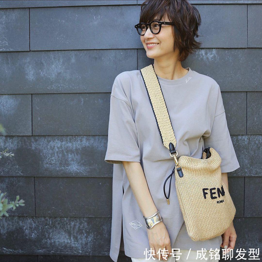 富冈佳子|50岁的女人，穿衣要懂得减龄搭配，日本穿搭博主的穿搭经都在这里