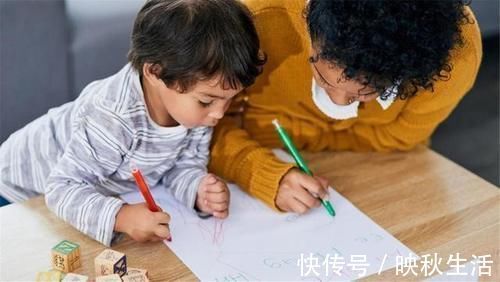 字体！小学生“蜘蛛网”字体走红，老师眼睛都要看“瞎”了：怀疑人生