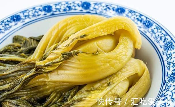 外婆做几十年的酸菜，从不用加盐，腌好的酸菜，比老坛酸菜还酸