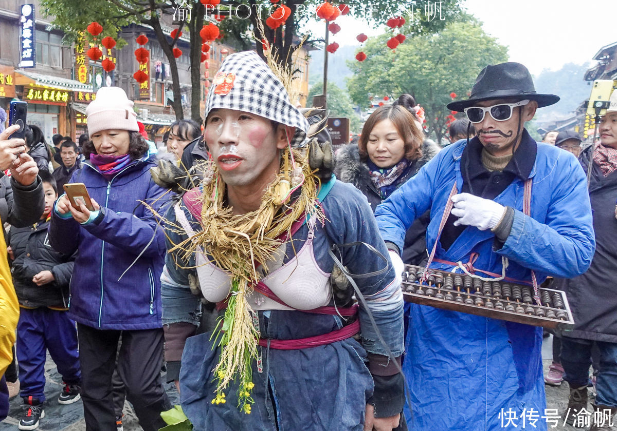 热闹|全国最大侗寨喜迎新年，万人同乐“抬官人”，欢天喜地好热闹