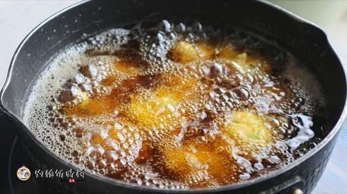 炸萝卜丸子时,多加这2样东西,丸子外酥里嫩不发硬,越嚼越香