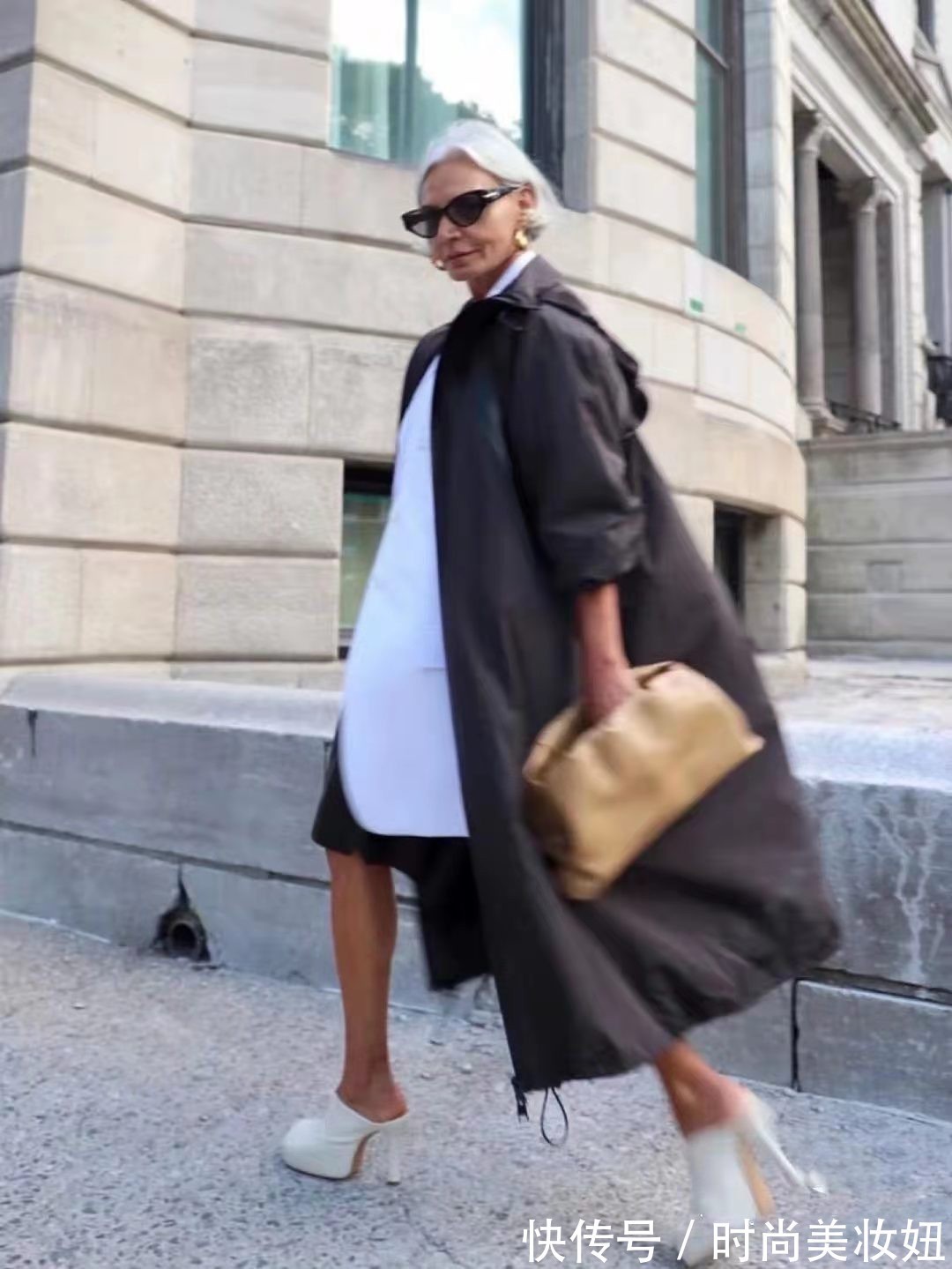 奶奶|这位50岁奶奶太会穿,靠穿搭打造高级风,年过半百也美得出众