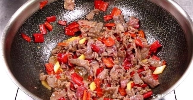 无论炒啥肉,别再用淀粉腌制,牢记3点诀窍,肉鲜嫩入味