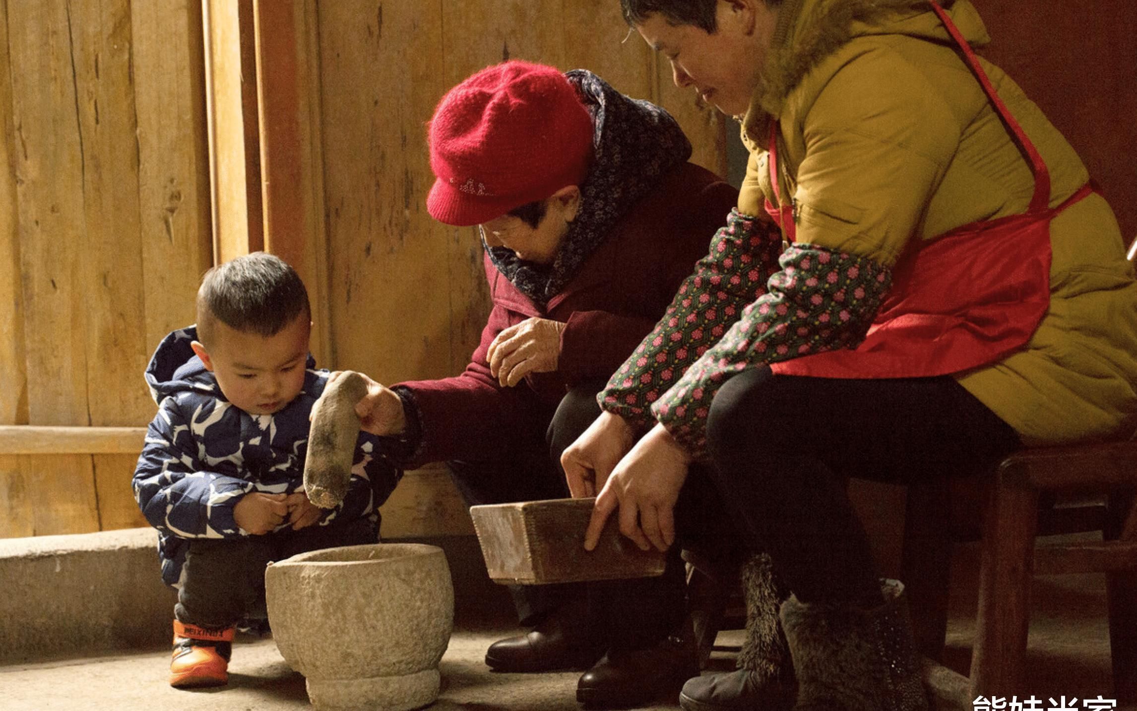 小棉袄|“双儿户”和“双女户”的家庭,父母的晚年生活,差距不止一点点
