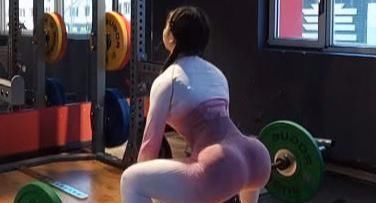 小哪吒|学生妹长得甜美身材却碾压大多数男性，还自称“全网小哪吒”