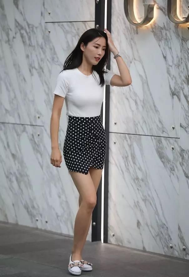 高挑|美女清爽又舒适的裙装搭配,可以让你的身材更显高挑与完美