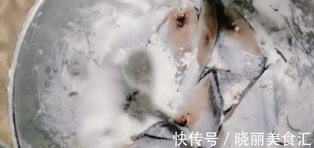 教你做糖醋带鱼，肉质鲜甜酸甜适中，福州人从小吃到大的美味