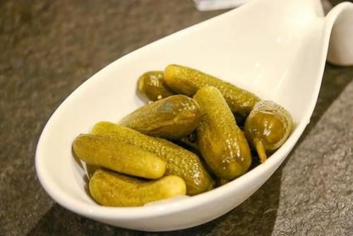 恢复|45岁女子被查出糖尿病，提醒：这2物少吃，血糖或能恢复正常值