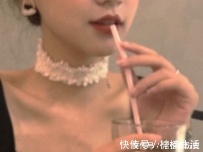 女孩|直男:女孩脖子上系的“带子”是干嘛用的?网友:真涨见识了!