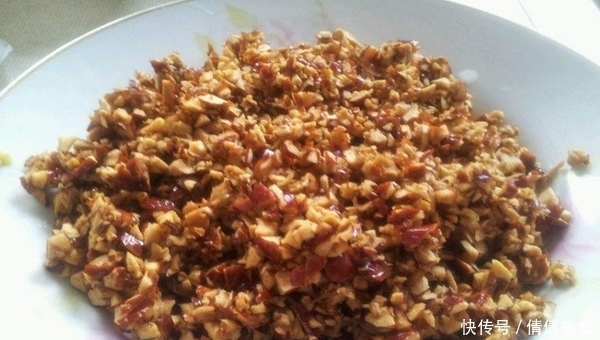 乌黑亮丽|红枣与两种食材一起煮,一天吃一勺,皱纹不见了,头发也乌黑亮丽