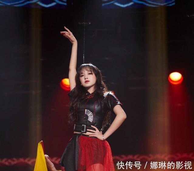 瞬间|程潇为“漫画脸”很拼了,竟将发尾挑染成白色,瞬间成为漫画女主