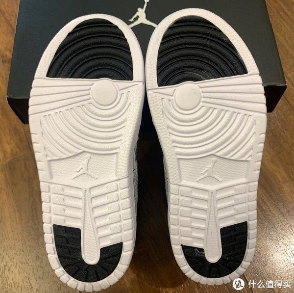 万象城|鞋狗穿搭 篇三：平台首晒·篇陆·鞋头从娃娃抓起·JORDAN 1 MID