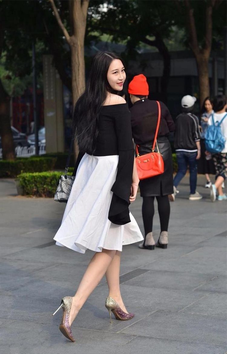 有气质|街拍:轻熟的连衣裙美女,美的优雅有气质