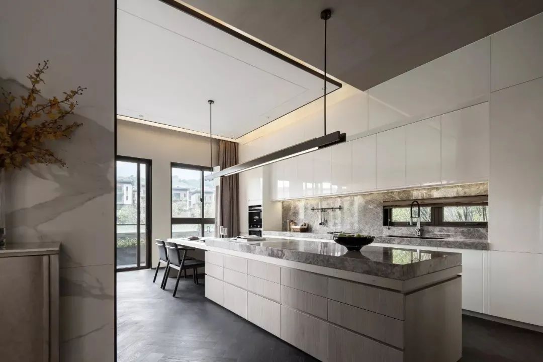 床头柜|510㎡现代别墅,低调舒适的空间,轻奢安静的气质