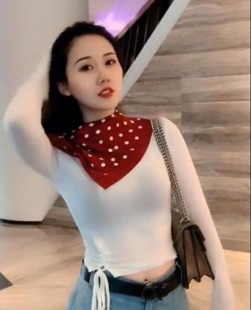 性感 性感时尚气质穿搭,白色紧身衣穿搭,身材妖娆多姿