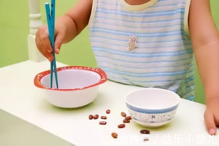 想想都疼!2岁女娃玩耍不慎摔倒,筷子直插进鼻腔眼眶,压迫眼球