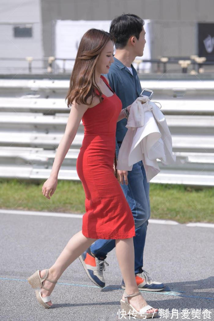 裙型 连衣裙省心实用,选择适合自己的配色和裙型,造型想不变优雅都难