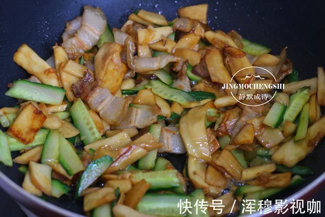 比肉香的杏鲍菇炒法,不爱吃蔬菜的孩子也抢着吃,搭配是关键