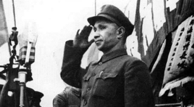 开国大典|1949年开国大典，粟裕亲自带一副科长参加，此人有何特殊身份