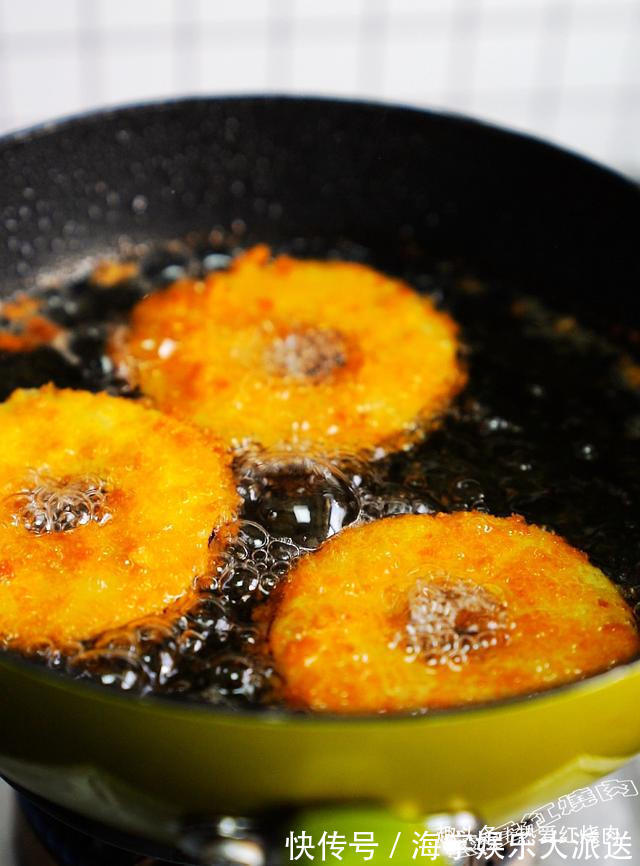 苹果新吃法，不和面不发酵特省事，外焦里嫩带点酸甜，孩子超爱吃