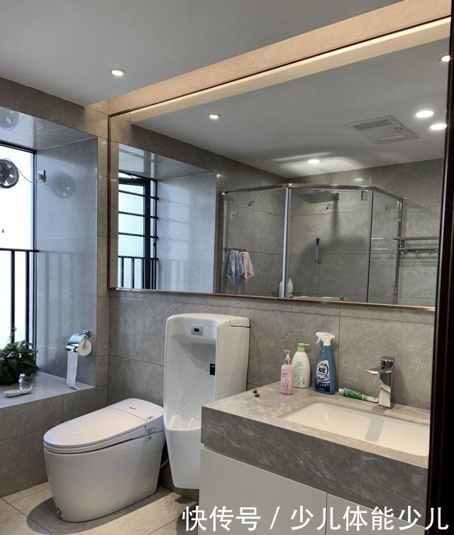 红木|土豪砸下千万,打造第一红木豪宅,一眼看过去都是人民币!