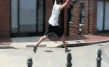 |搞笑GIF:设计师你出来 我保证不打你脸